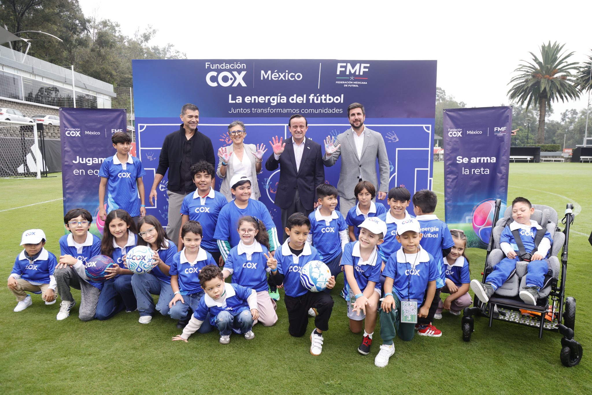 Cox estrena su fundación en México y rehabilitará 25 canchas con la FMF